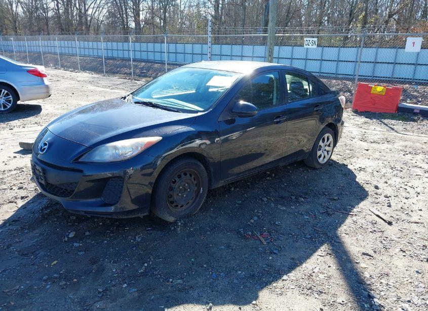 Photo 2 of 2013 Mazda Mazda3 I SV (VIN JM1BL1TG5D1832996)