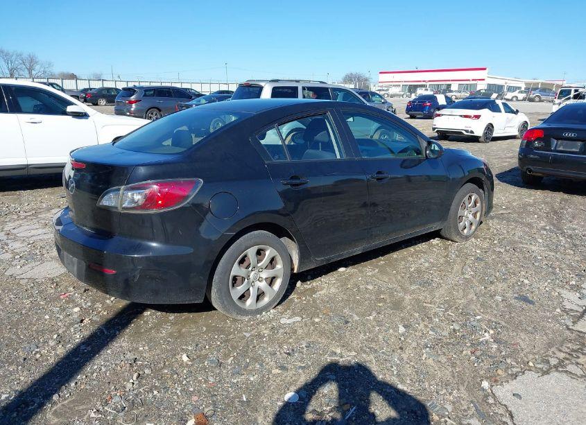 Photo 4 of 2013 Mazda Mazda3 I SV (VIN JM1BL1TG5D1832996)