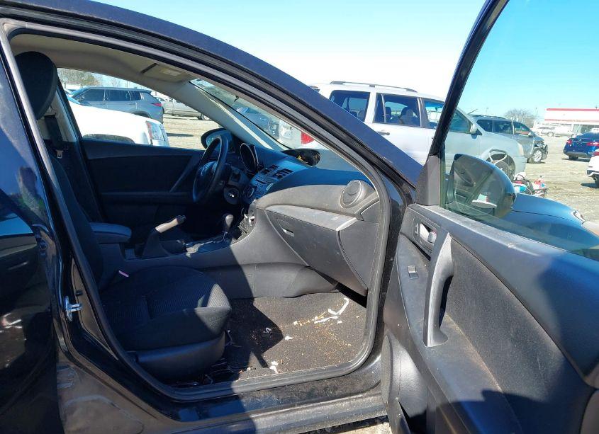 Photo 5 of 2013 Mazda Mazda3 I SV (VIN JM1BL1TG5D1832996)