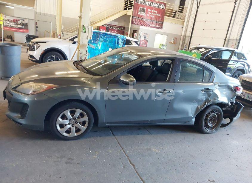 Photo 14 of 2013 Mazda Mazda3 I SV (VIN JM1BL1TG6D1816354)