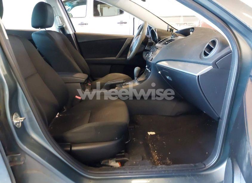 Photo 5 of 2013 Mazda Mazda3 I SV (VIN JM1BL1TG6D1816354)