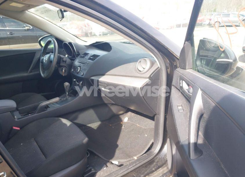 Photo 5 of 2013 Mazda Mazda3 I SV (VIN JM1BL1TG6D1833090)