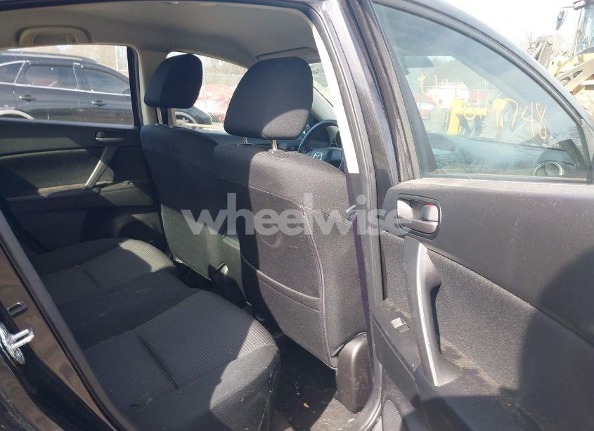 Photo 8 of 2013 Mazda Mazda3 I SV (VIN JM1BL1TG6D1833090)