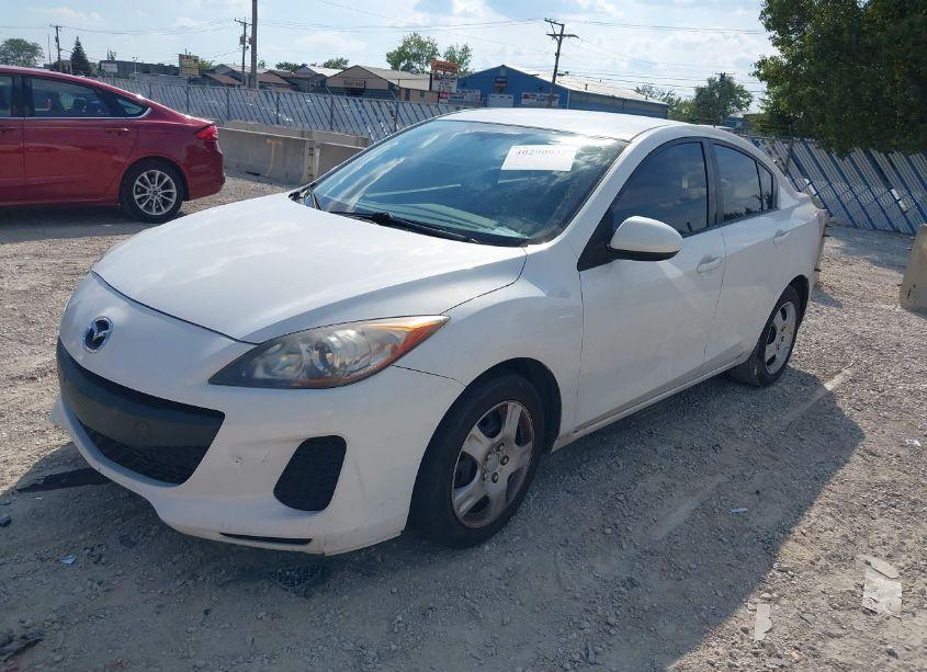Photo 2 of 2013 Mazda Mazda3 I SV (VIN JM1BL1TG6D1842436)