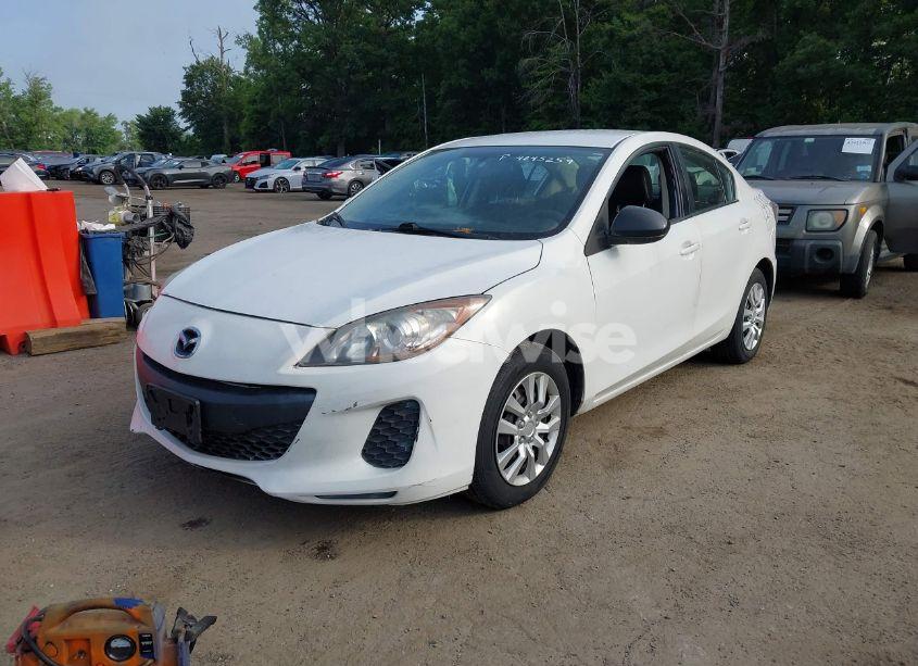 Photo 2 of 2013 Mazda Mazda3 I SV (VIN JM1BL1TG7D1776835)