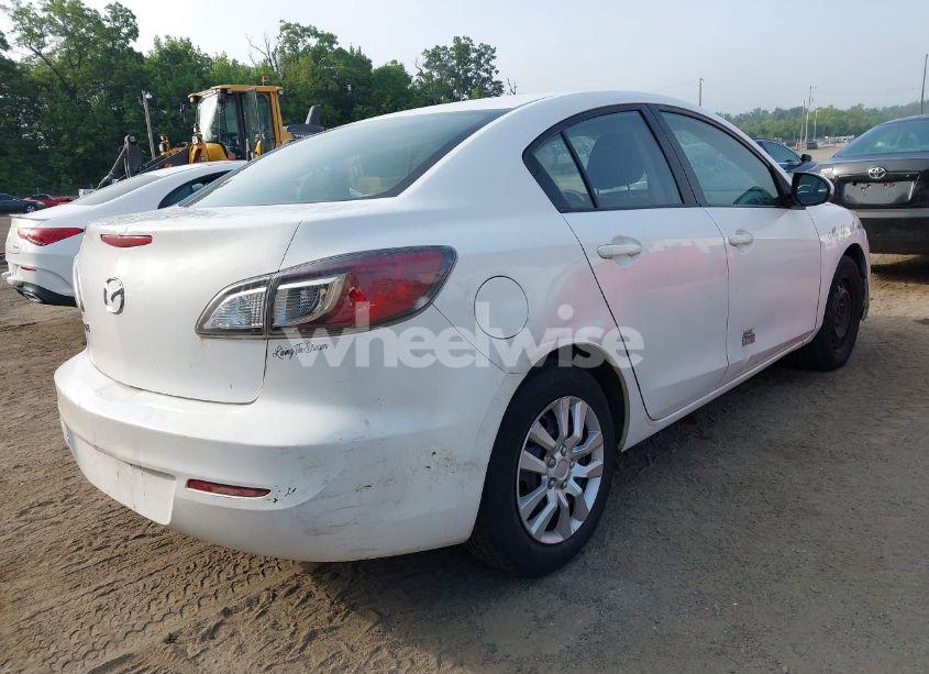 Photo 4 of 2013 Mazda Mazda3 I SV (VIN JM1BL1TG7D1776835)