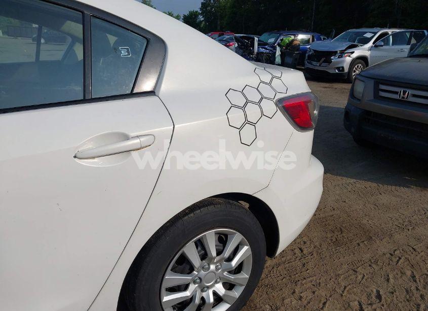 Photo 6 of 2013 Mazda Mazda3 I SV (VIN JM1BL1TG7D1776835)