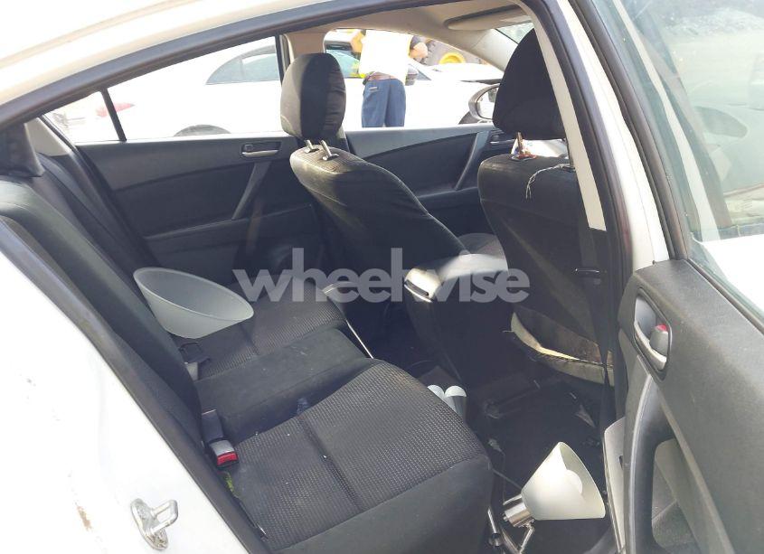 Photo 8 of 2013 Mazda Mazda3 I SV (VIN JM1BL1TG7D1776835)