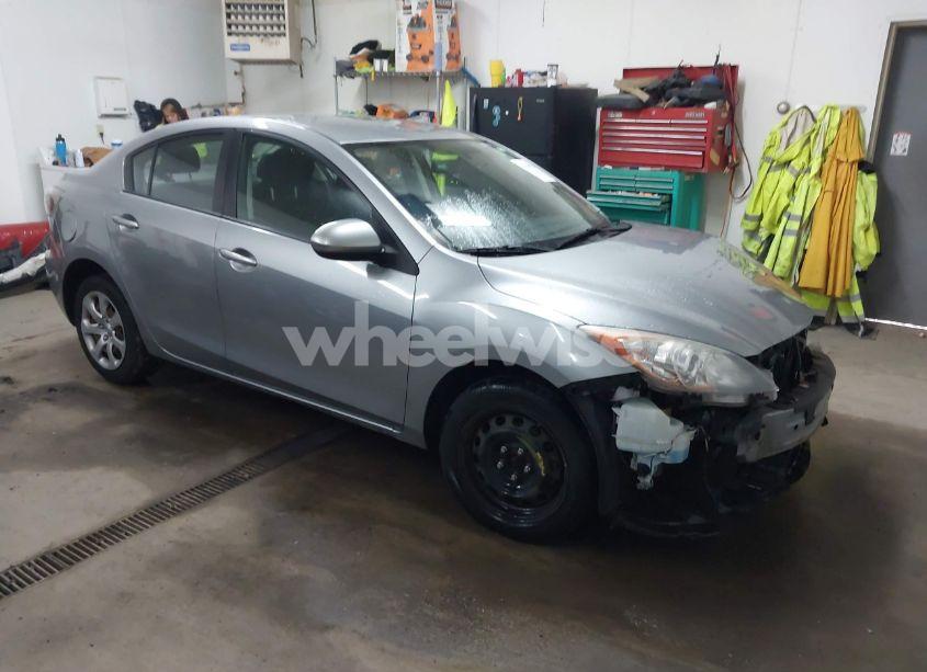 2013 Mazda Mazda3 I SV (VIN JM1BL1TG8D1807008) main photo