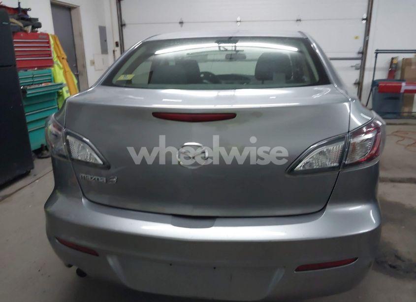 Photo 17 of 2013 Mazda Mazda3 I SV (VIN JM1BL1TG8D1807008)