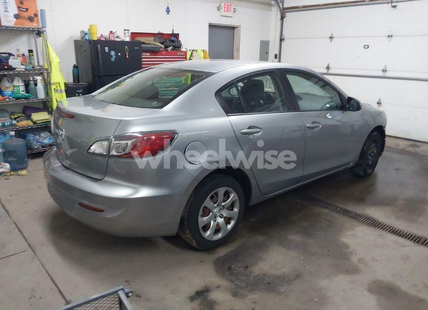 Photo 4 of 2013 Mazda Mazda3 I SV (VIN JM1BL1TG8D1807008)