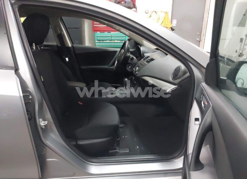 Photo 5 of 2013 Mazda Mazda3 I SV (VIN JM1BL1TG8D1807008)