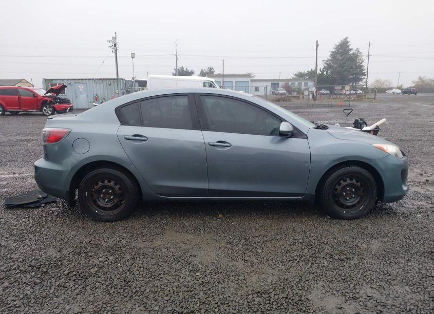 Photo 13 of 2013 Mazda Mazda3 I SV (VIN JM1BL1TG8D1814539)