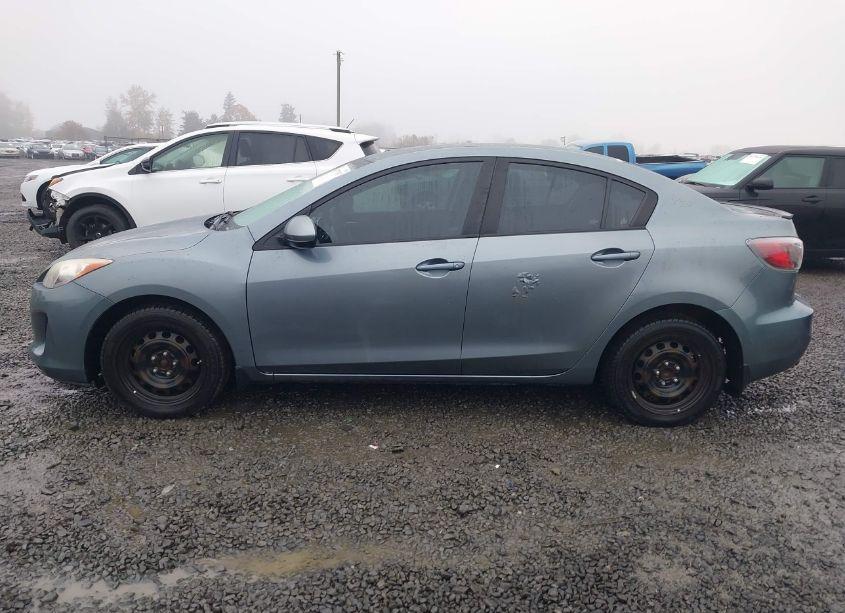 Photo 14 of 2013 Mazda Mazda3 I SV (VIN JM1BL1TG8D1814539)