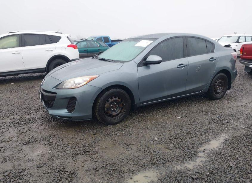 Photo 2 of 2013 Mazda Mazda3 I SV (VIN JM1BL1TG8D1814539)