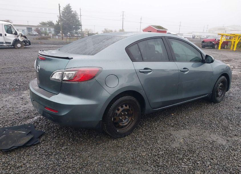 Photo 4 of 2013 Mazda Mazda3 I SV (VIN JM1BL1TG8D1814539)
