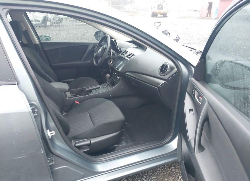 Photo 5 of 2013 Mazda Mazda3 I SV (VIN JM1BL1TG8D1814539)