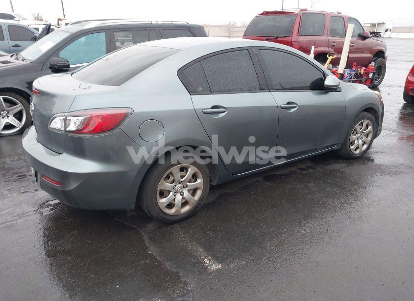 Photo 4 of 2013 Mazda Mazda3 I SV (VIN JM1BL1TG9D1765173)