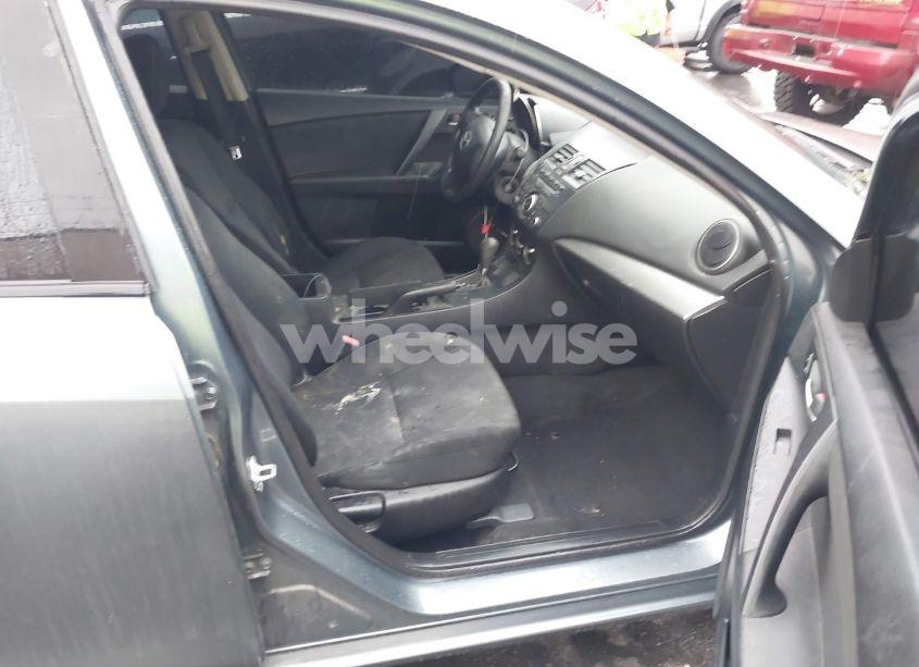 Photo 5 of 2013 Mazda Mazda3 I SV (VIN JM1BL1TG9D1765173)