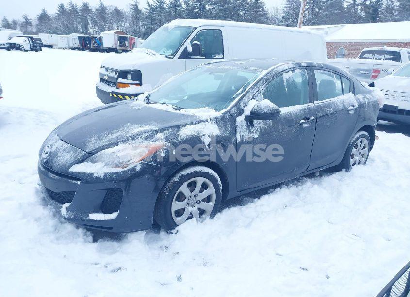 Photo 2 of 2013 Mazda Mazda3 I SV (VIN JM1BL1TGXD1833111)