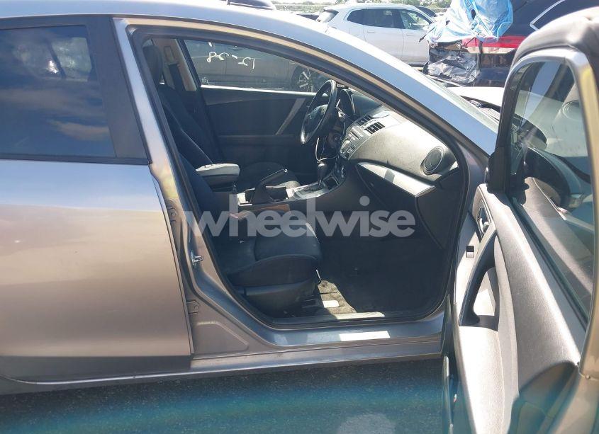 Photo 5 of 2011 Mazda 3 S (VIN JM1BL1U52B1403647)