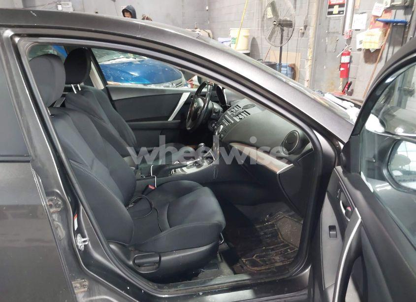 Photo 5 of 2011 Mazda Mazda3 S SPORT (VIN JM1BL1U63B1475983)