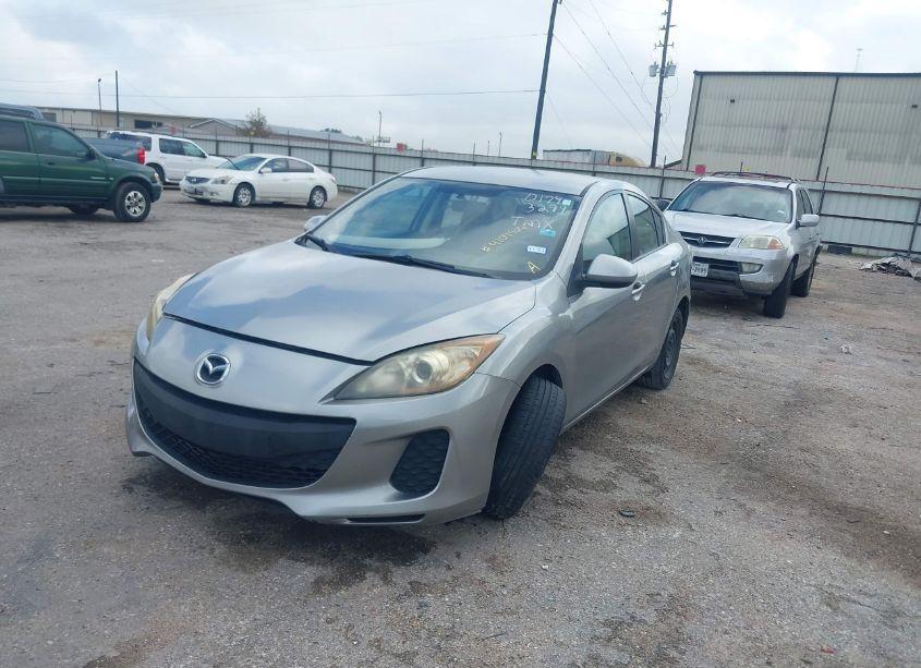 Photo 2 of 2013 Mazda Mazda3 I SPORT (VIN JM1BL1U70D1743299)
