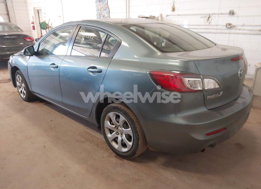 Photo 3 of 2013 Mazda Mazda3 I SPORT (VIN JM1BL1U70D1755761)