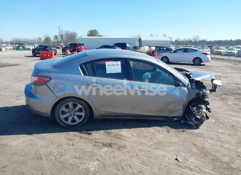 Photo 12 of 2013 Mazda Mazda3 I SPORT (VIN JM1BL1U71D1823873)