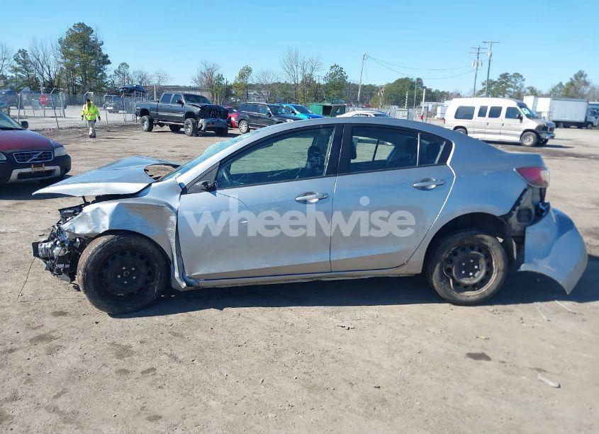 Photo 13 of 2013 Mazda Mazda3 I SPORT (VIN JM1BL1U71D1823873)