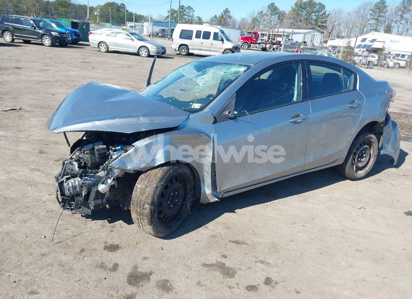 Photo 2 of 2013 Mazda Mazda3 I SPORT (VIN JM1BL1U71D1823873)