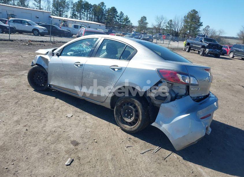 Photo 3 of 2013 Mazda Mazda3 I SPORT (VIN JM1BL1U71D1823873)