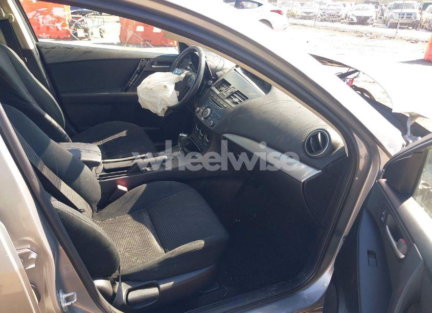 Photo 5 of 2013 Mazda Mazda3 I SPORT (VIN JM1BL1U71D1823873)