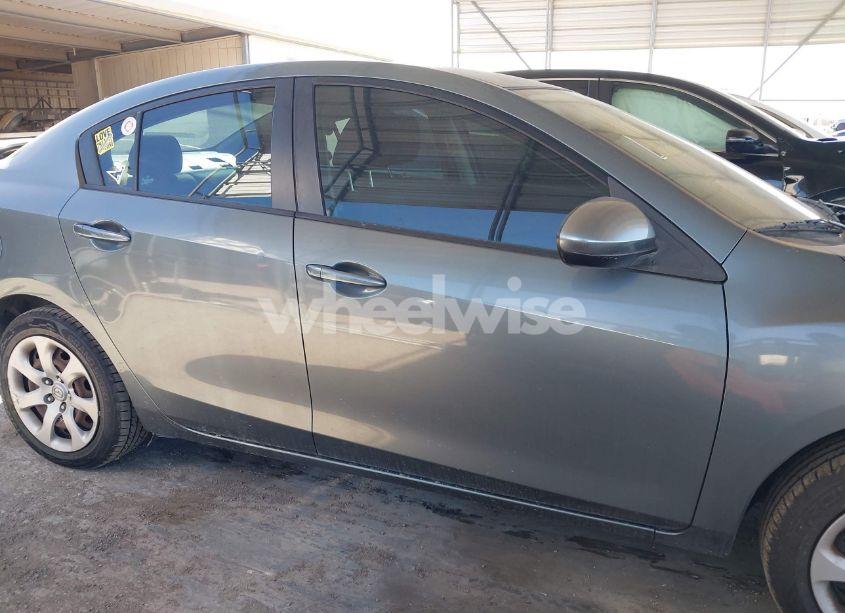 Photo 13 of 2013 Mazda Mazda3 I SPORT (VIN JM1BL1U72D1701541)