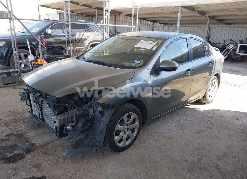 Photo 2 of 2013 Mazda Mazda3 I SPORT (VIN JM1BL1U72D1701541)