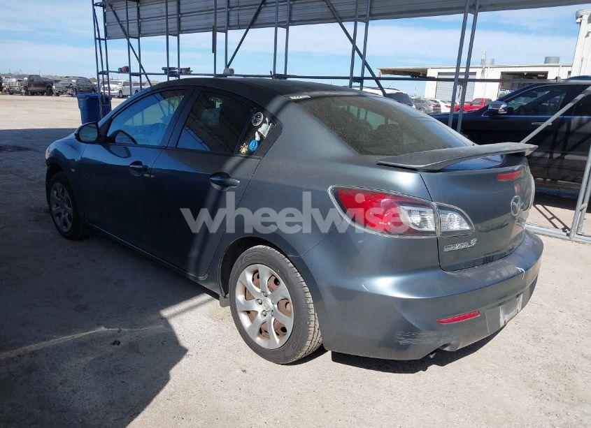 Photo 3 of 2013 Mazda Mazda3 I SPORT (VIN JM1BL1U72D1701541)