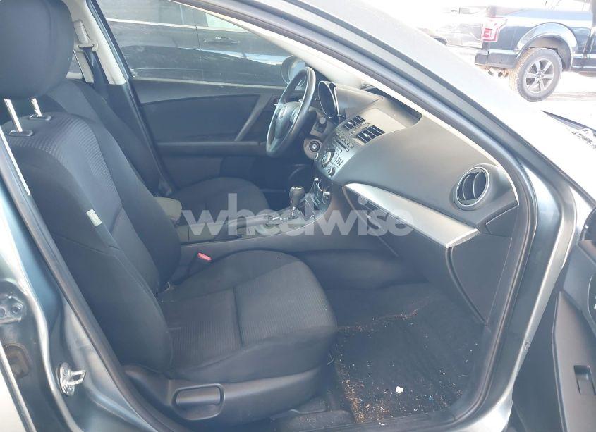 Photo 5 of 2013 Mazda Mazda3 I SPORT (VIN JM1BL1U72D1701541)