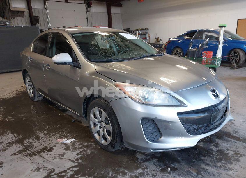 2013 Mazda Mazda3 I SPORT (VIN JM1BL1U73D1751042) main photo
