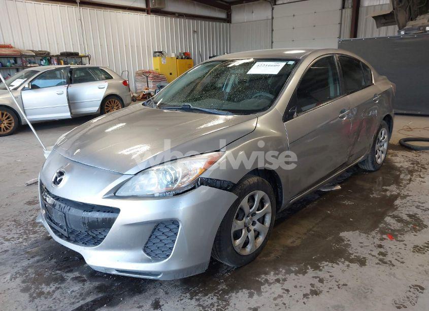 Photo 2 of 2013 Mazda Mazda3 I SPORT (VIN JM1BL1U73D1751042)