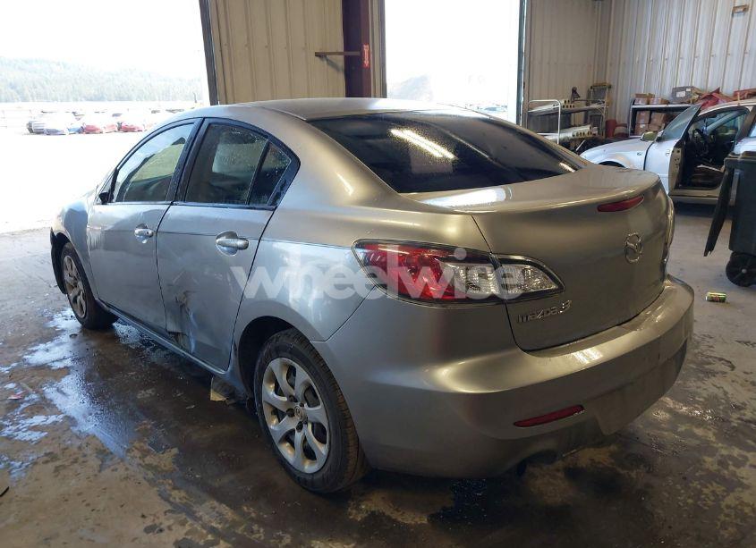 Photo 3 of 2013 Mazda Mazda3 I SPORT (VIN JM1BL1U73D1751042)