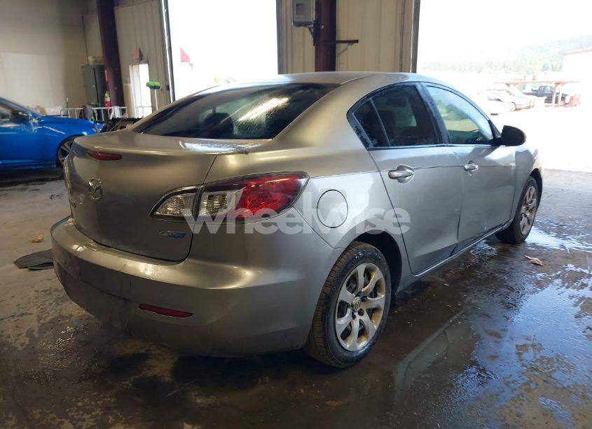 Photo 4 of 2013 Mazda Mazda3 I SPORT (VIN JM1BL1U73D1751042)