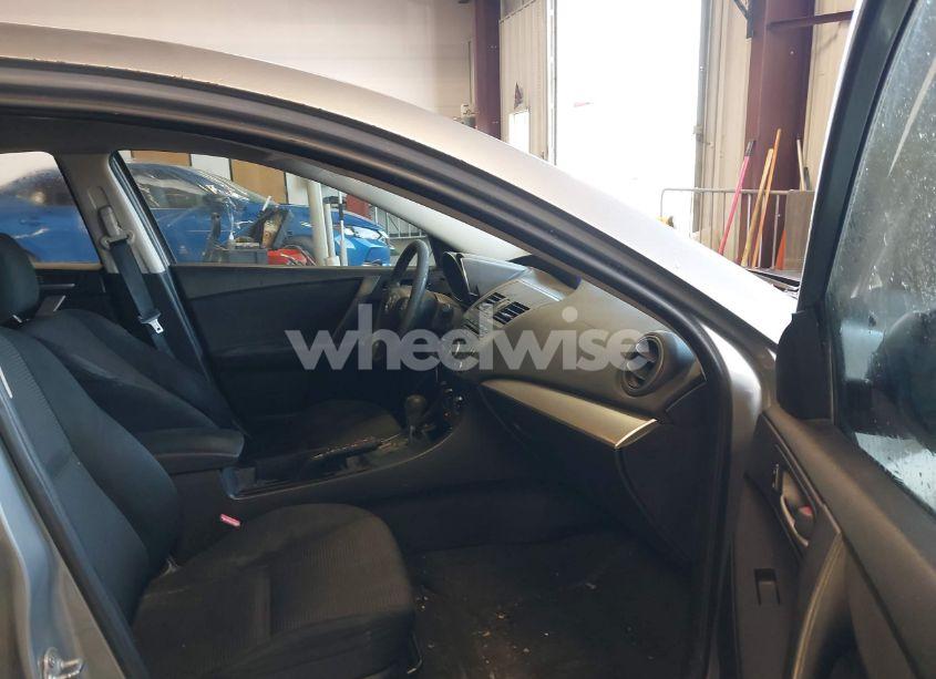 Photo 5 of 2013 Mazda Mazda3 I SPORT (VIN JM1BL1U73D1751042)