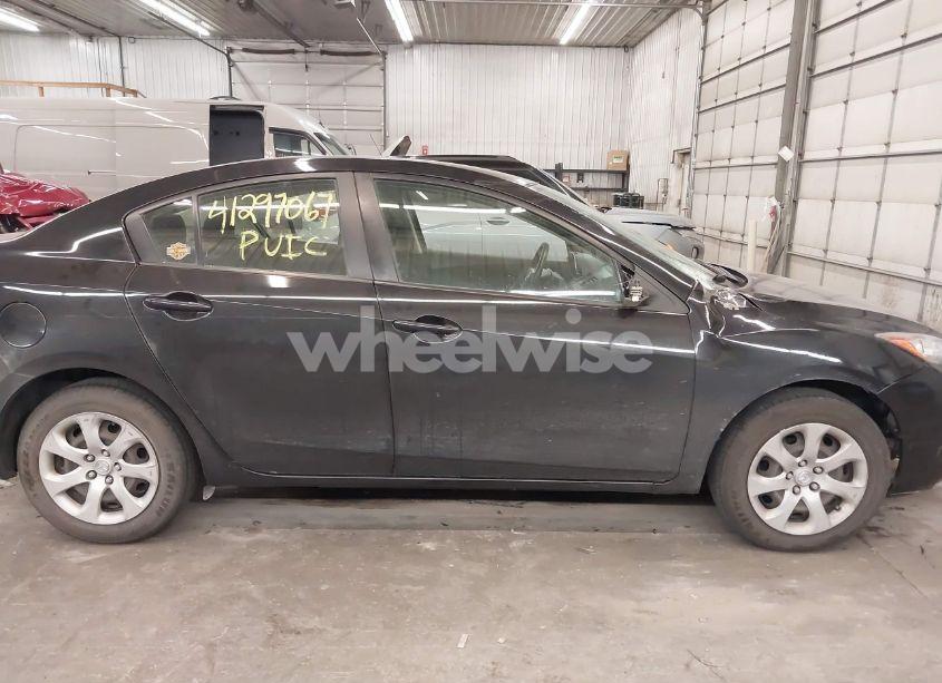 Photo 13 of 2013 Mazda Mazda3 I SPORT (VIN JM1BL1U73D1762011)