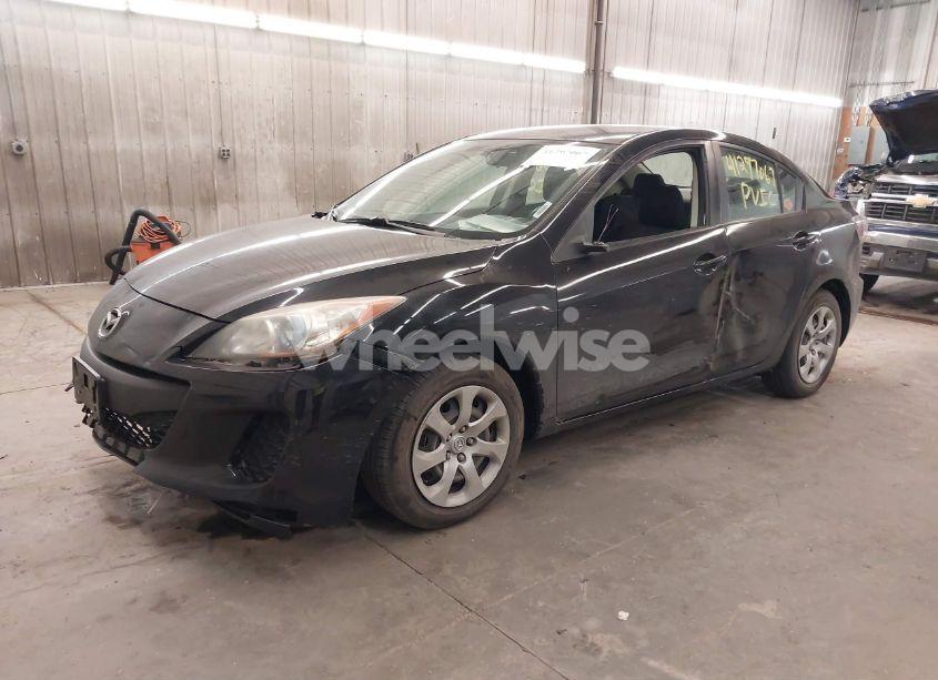 Photo 2 of 2013 Mazda Mazda3 I SPORT (VIN JM1BL1U73D1762011)