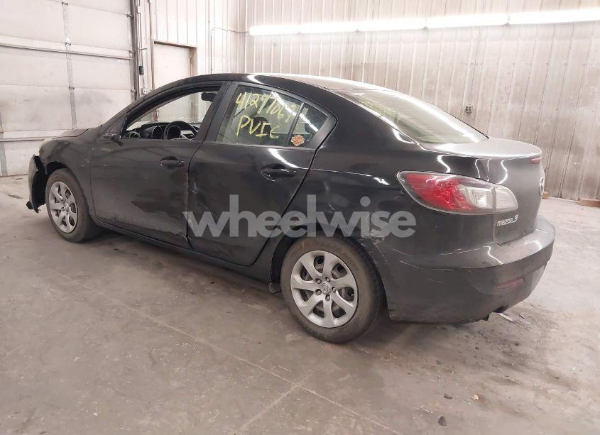 Photo 3 of 2013 Mazda Mazda3 I SPORT (VIN JM1BL1U73D1762011)