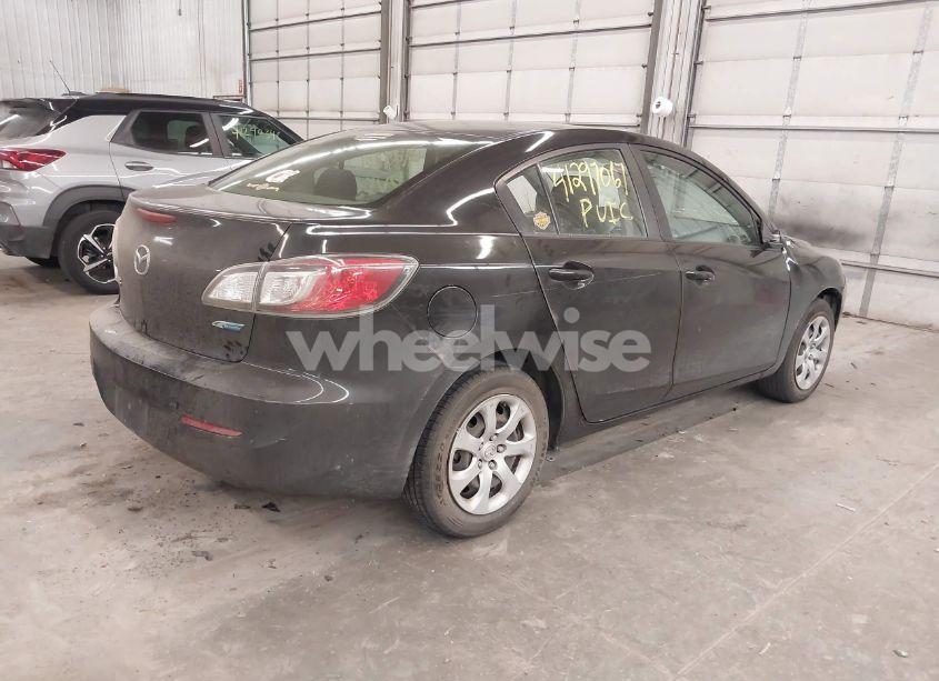Photo 4 of 2013 Mazda Mazda3 I SPORT (VIN JM1BL1U73D1762011)