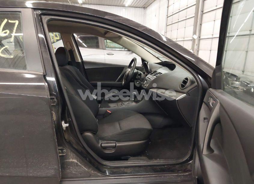 Photo 5 of 2013 Mazda Mazda3 I SPORT (VIN JM1BL1U73D1762011)