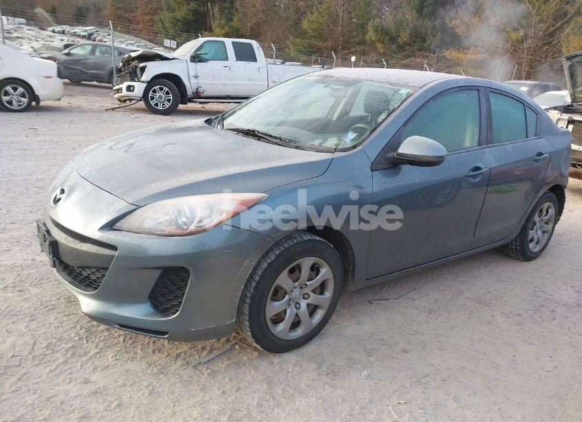 Photo 2 of 2013 Mazda Mazda3 I SPORT (VIN JM1BL1U73D1783926)
