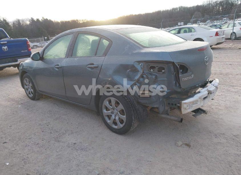Photo 3 of 2013 Mazda Mazda3 I SPORT (VIN JM1BL1U73D1783926)