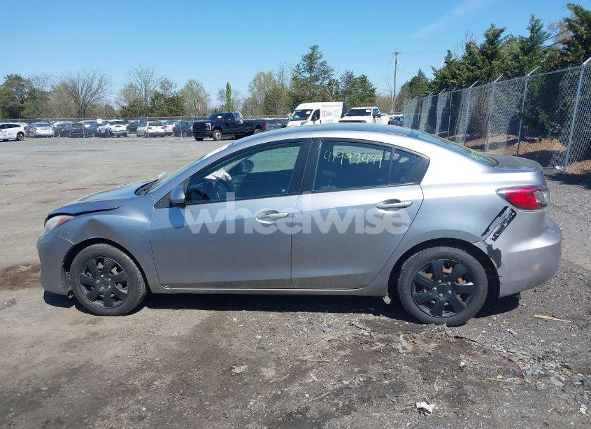 Photo 14 of 2013 Mazda Mazda3 I SPORT (VIN JM1BL1U73D1814690)